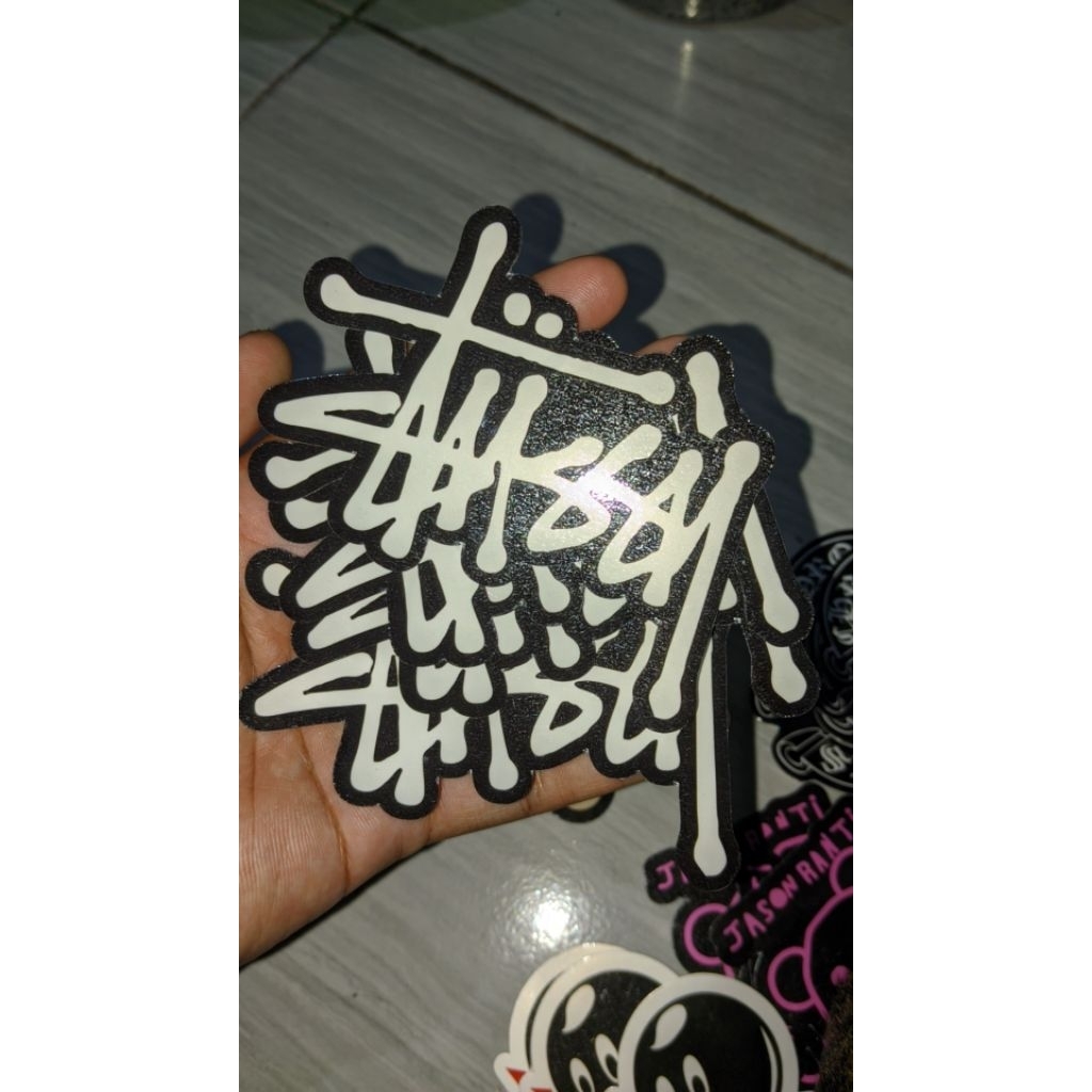 

SRICKER VYNIL LOGO STUSSY LAMINASI GLOSSY
