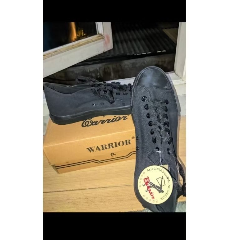 PRELOVED SEPATU SEKOLAH