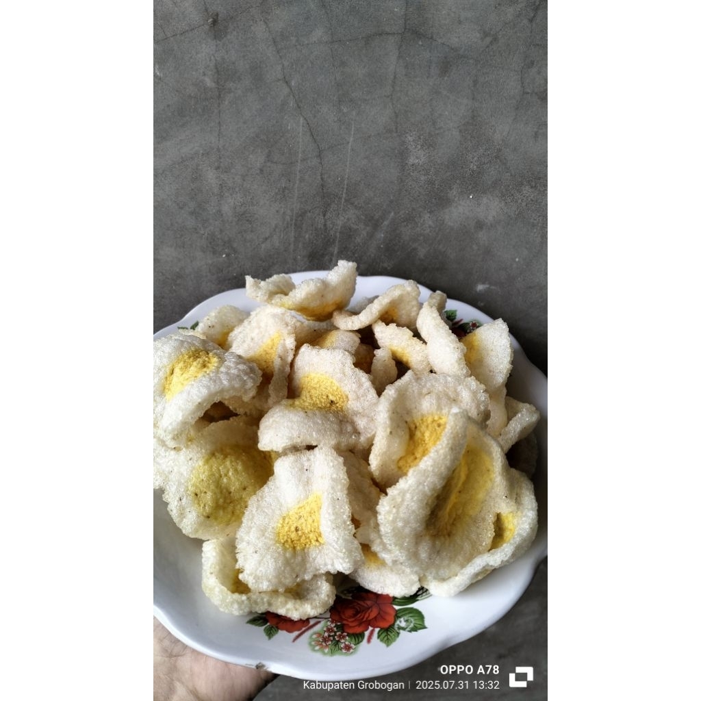 

Kerupuk Telur Asin 1kg