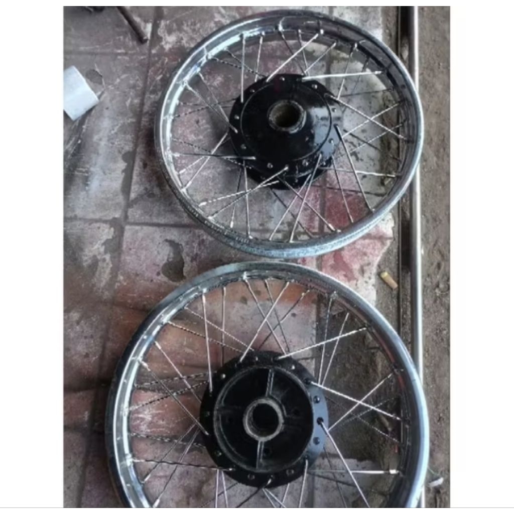 velg jari-jari ring' 14 tapak lebar Honda prima C70 Honda Star { second berkualitas }