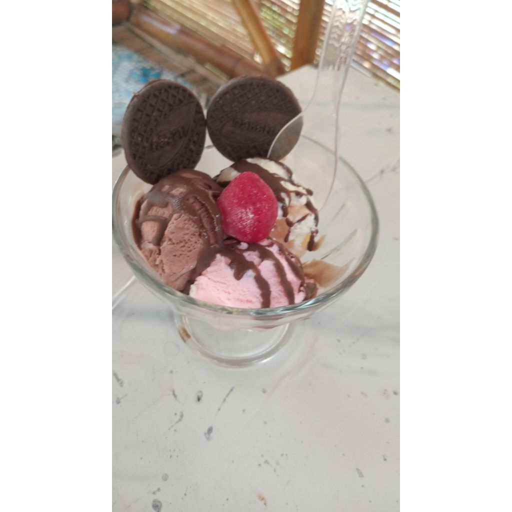 

ice cream mix strawberry vanilla choco