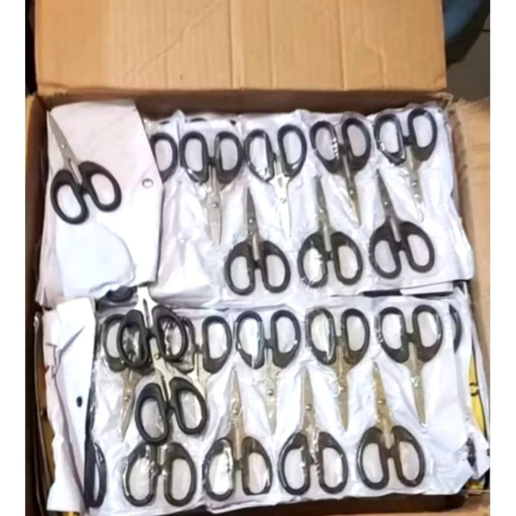 

gunting rencengan isi 12 ukuran 4,5 cm