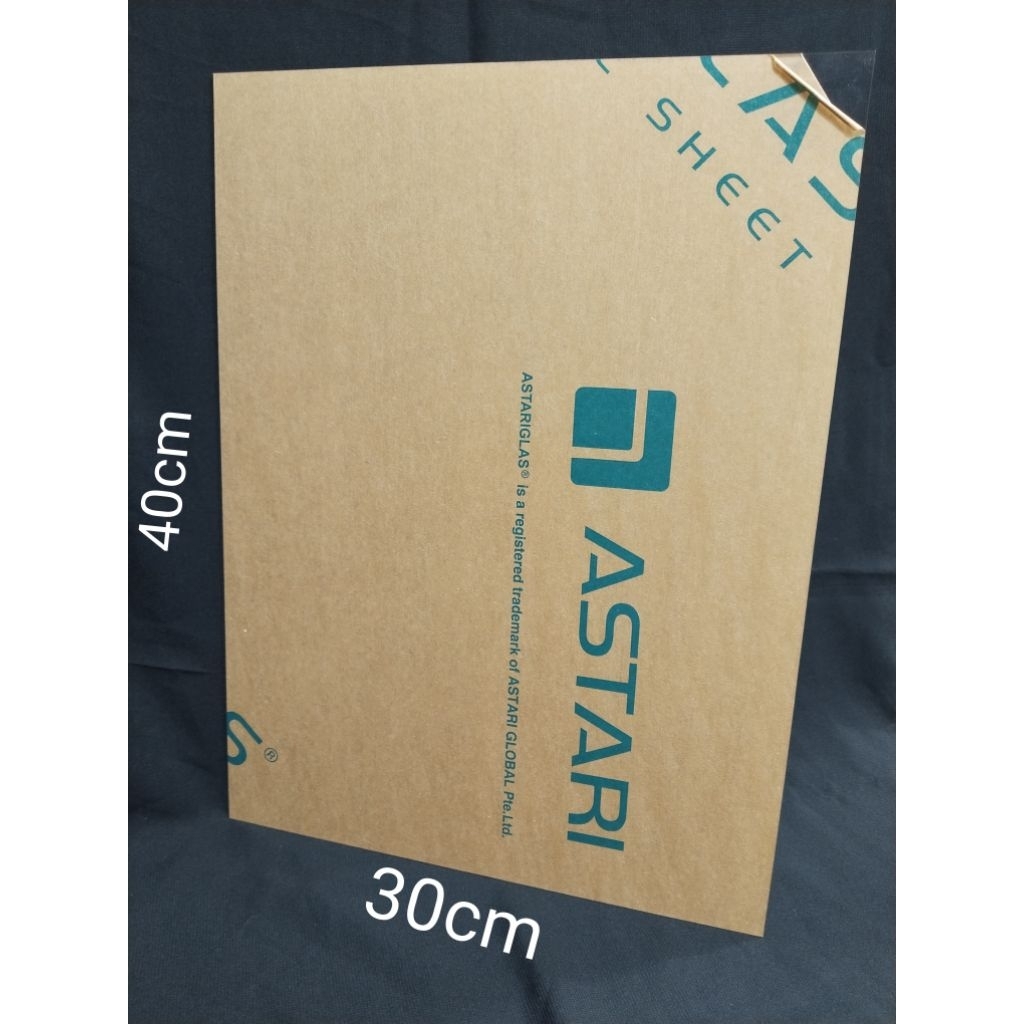 

Lembaran Akrilik Bening Tebel 2mm 30x40cm