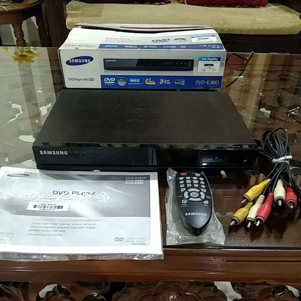 Samsung DVD Player with USB type DVD-E360/XD kondisi like new, barang baru stock lama, ada remote, p