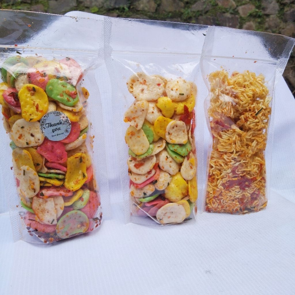 

KERUPUK SEBLAK 250GR - PEDAS AROMA DAUN JERUK RENYAH GARING - KERUPUK SEBLAK BANTET