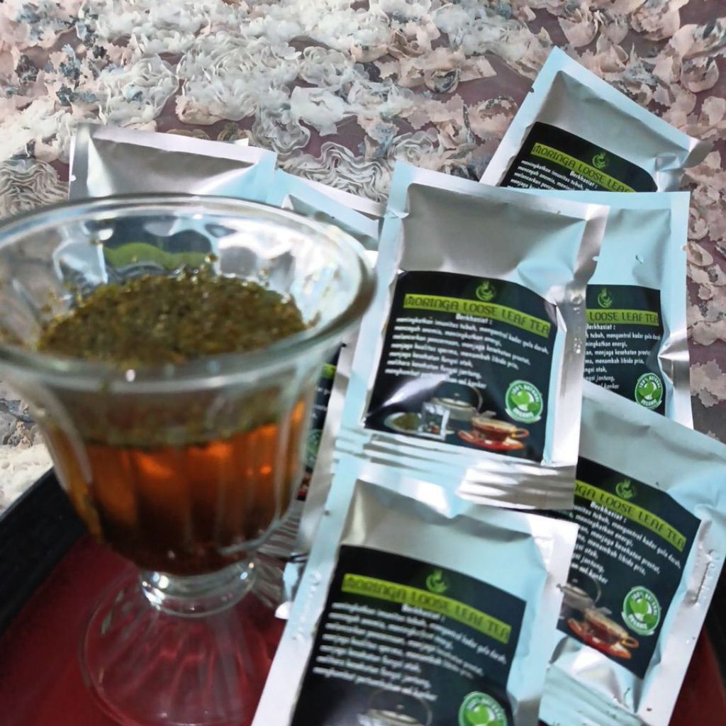 

Moringa loose leaf tea / teh daun kelor