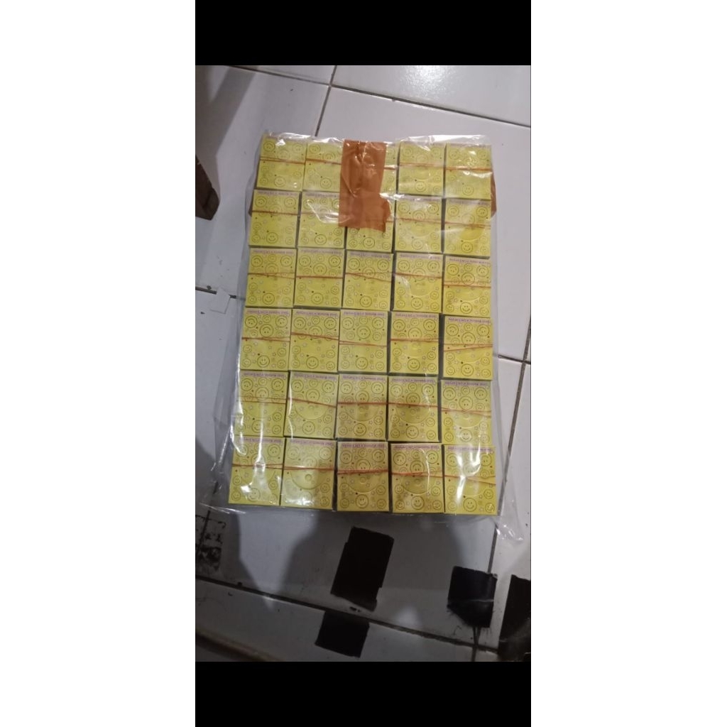 

Kar atau handtag per bal 60 iket x 100 lembar total 6,000 lembar