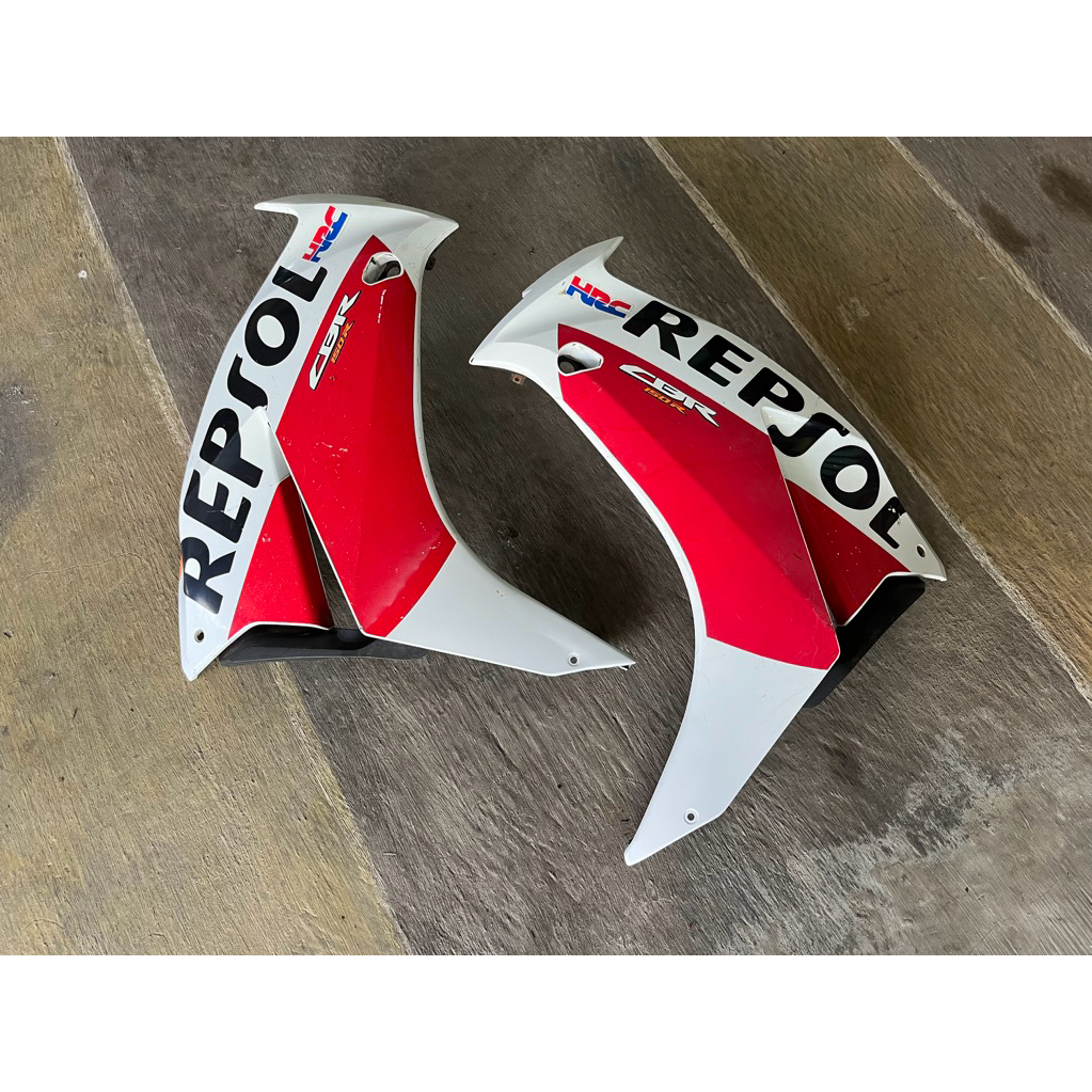body sayap kanan CBR 150 KASA ORIGINAL ( copotan motor )