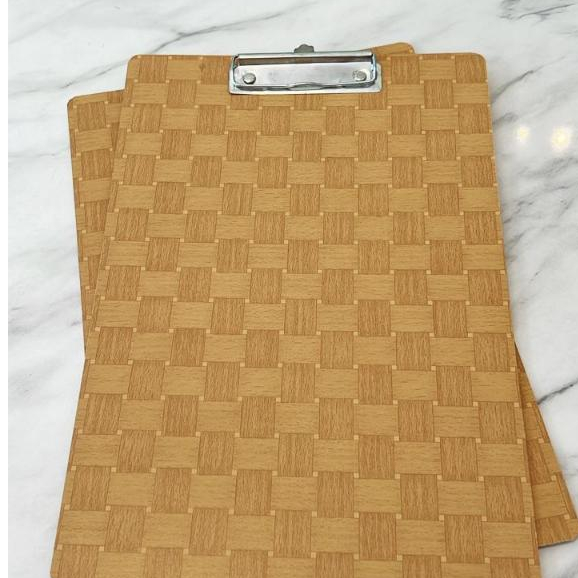 

Papan Ujian / Clipboard Kayu Ukuran Folio / F4 - Motif Kayu Random
