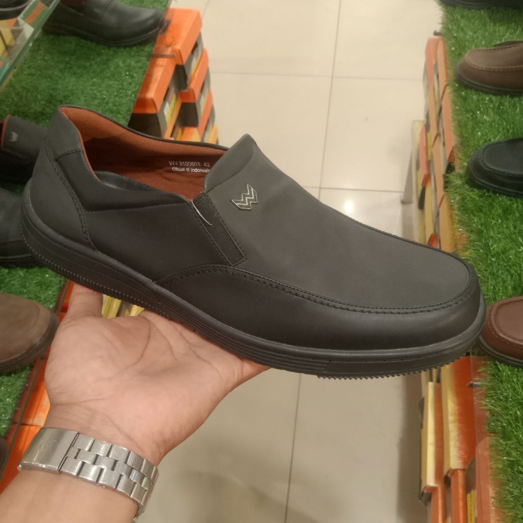 WATCHOUT SEPATU HITAM SLIP ON PRIA ORIGINAL
