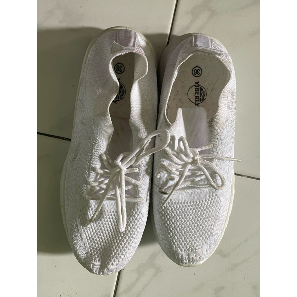 Preloved Sepatu Olahraga Wanita Putih Sneaker Sport Cewek Sepatu Sneakers Wanita running Fashion Sep