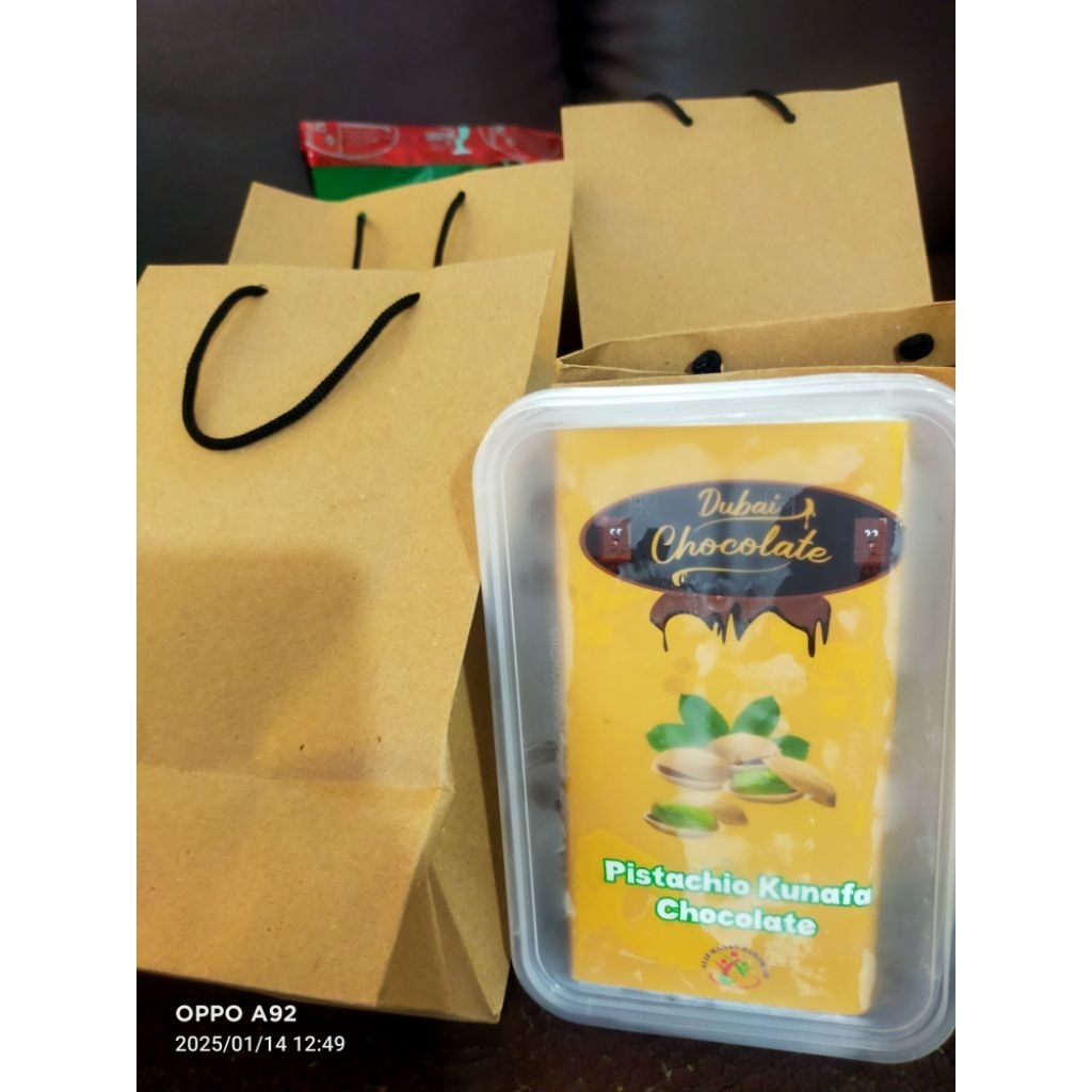 

Coklat Dubai Premium bahan isian KUNAFA & PISTACHIO