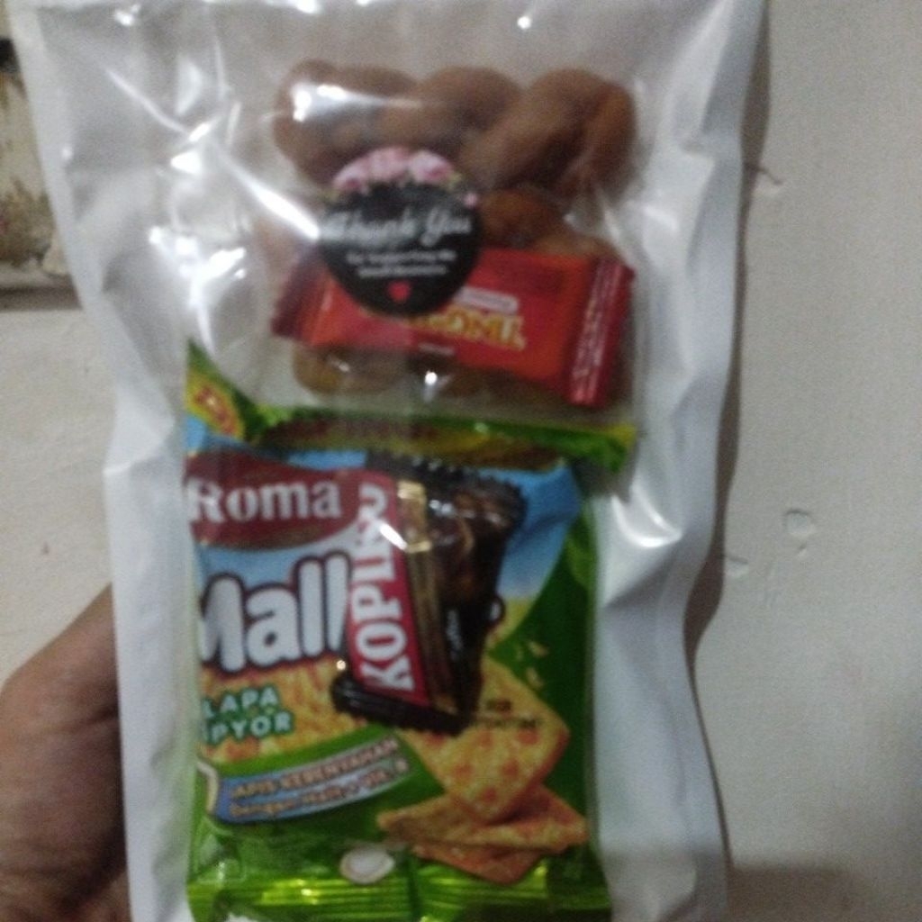

Paket Hampers Snack (isi 100pcs)