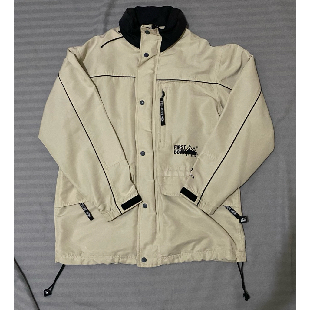 Preloved Jaket First Down Cream Black