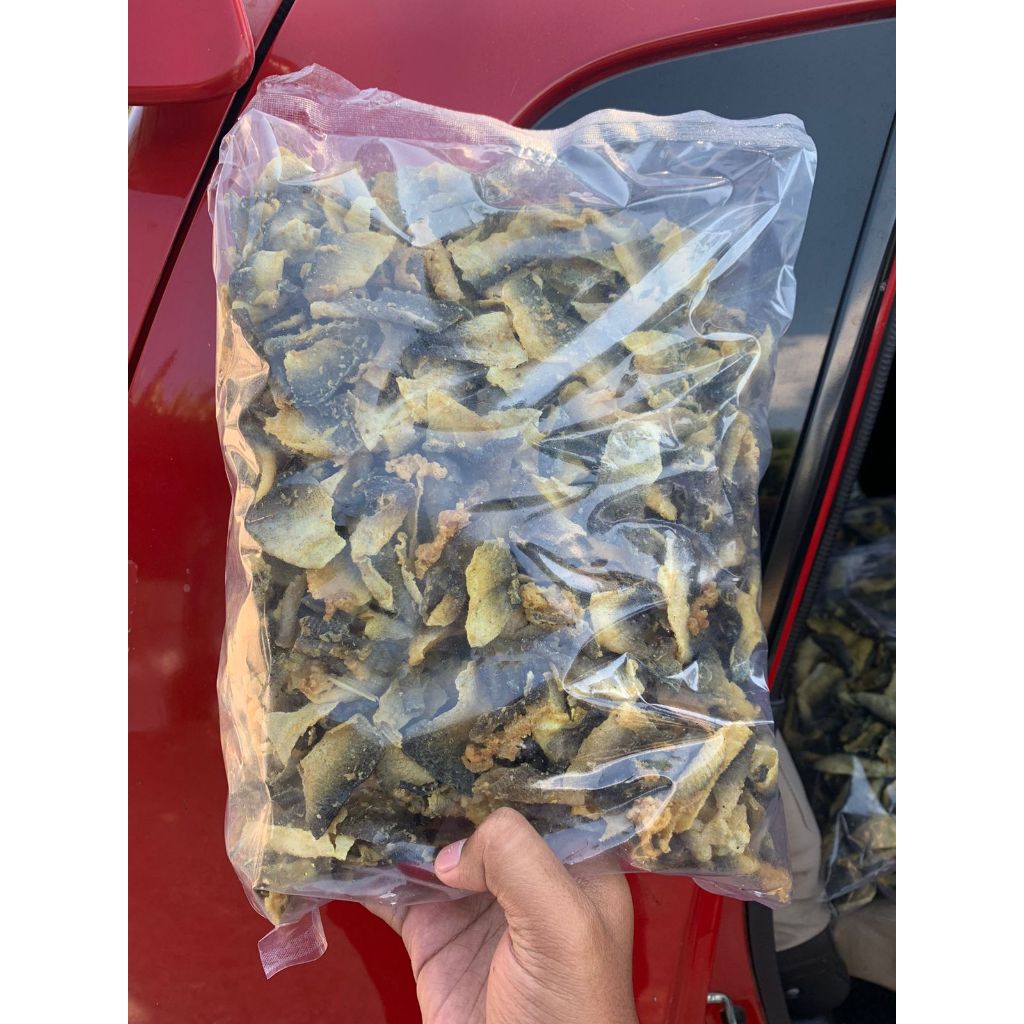 

(PERSEDIAAN TERBATAS) KERIPIK KULIT IKAN PATIN MENTAH ASLI GRADE 2