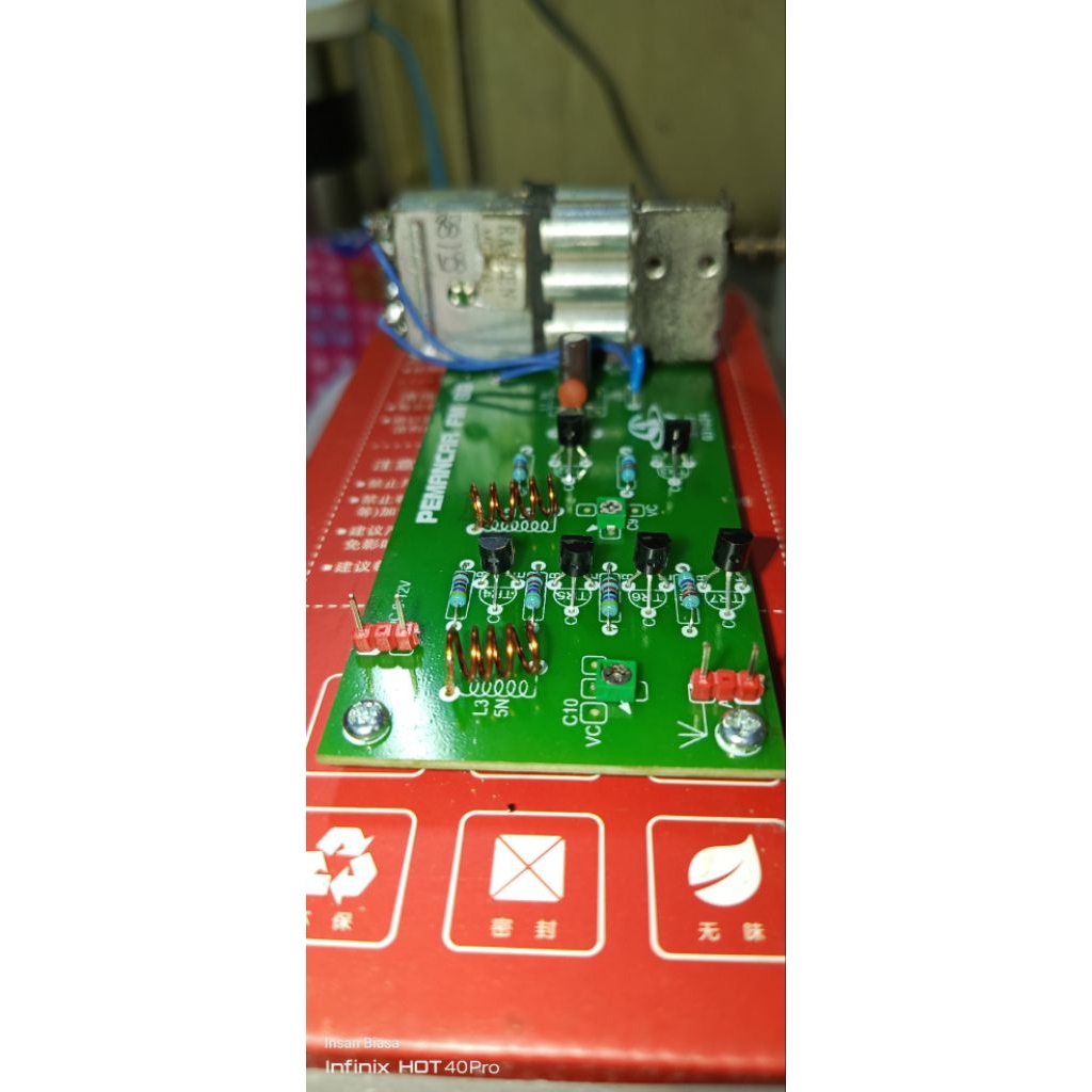 Pemancar FM oscillator tuner