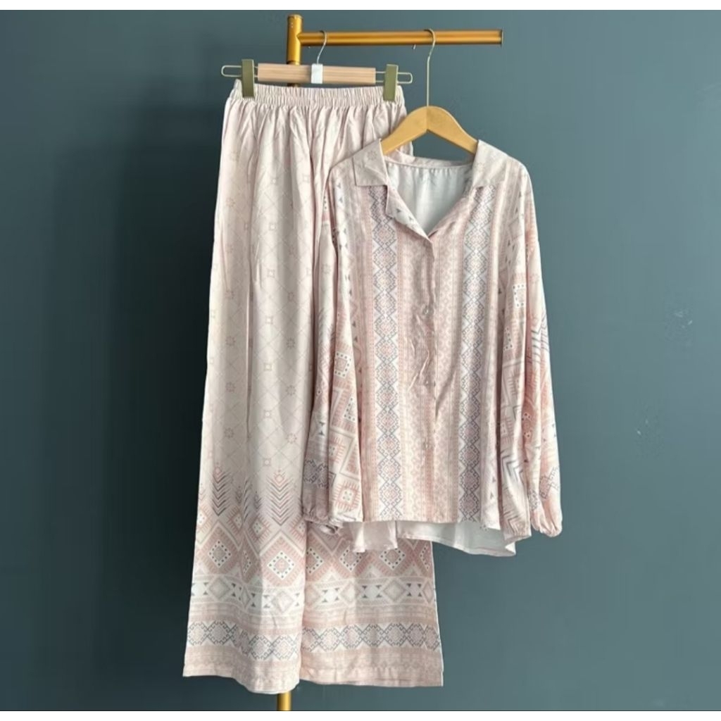 [PRELOVED]ONE SET KALLYOUTFIT CREAMY HAZEL