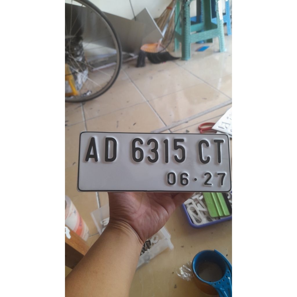 plat putih baut tanam