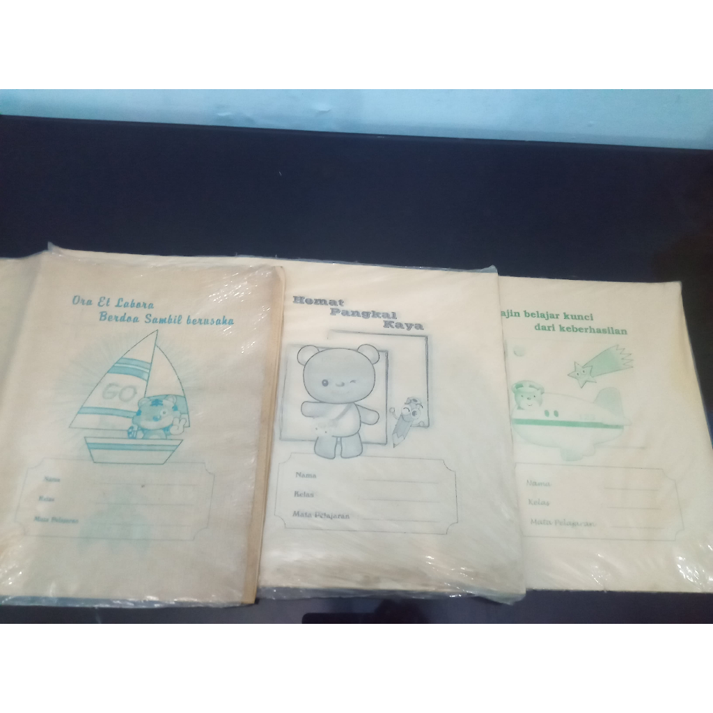 

Sampul Buku Tulis Coklat Bergambar