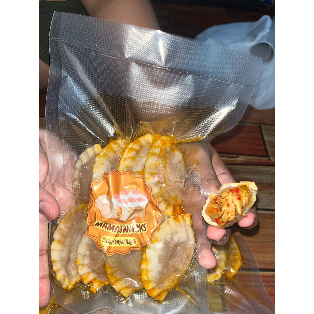 

MAMA SNACKS CIRENG ISI AYAM SUWIR PEDAS HOME MADE ISI 8 PCS