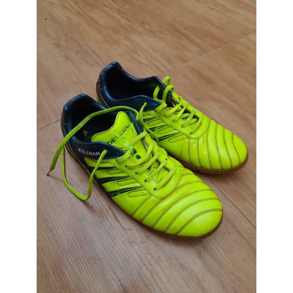 SEPATU FUTSAL ORIGINAL PRELOVED NOBLEMAN SIZE 43