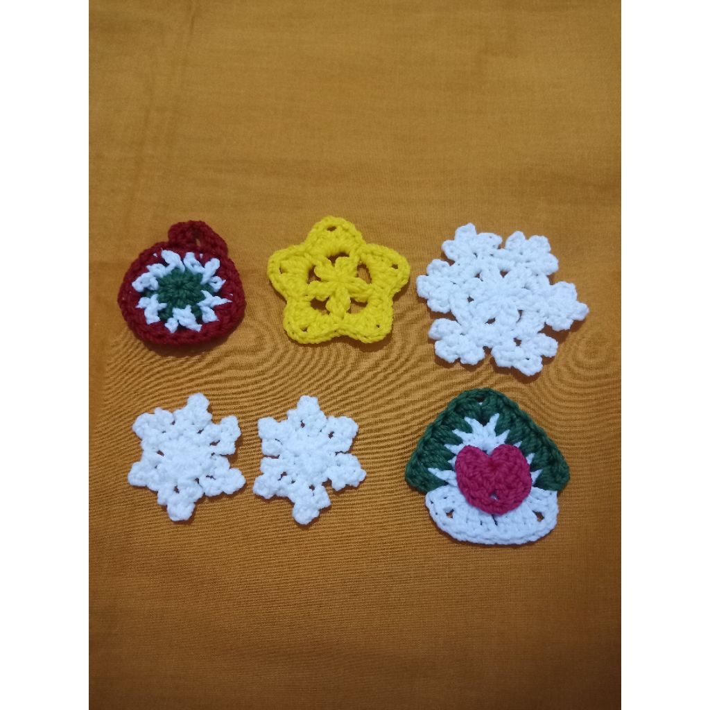 

Hiasan natal rajut. aplikasi rajut natal