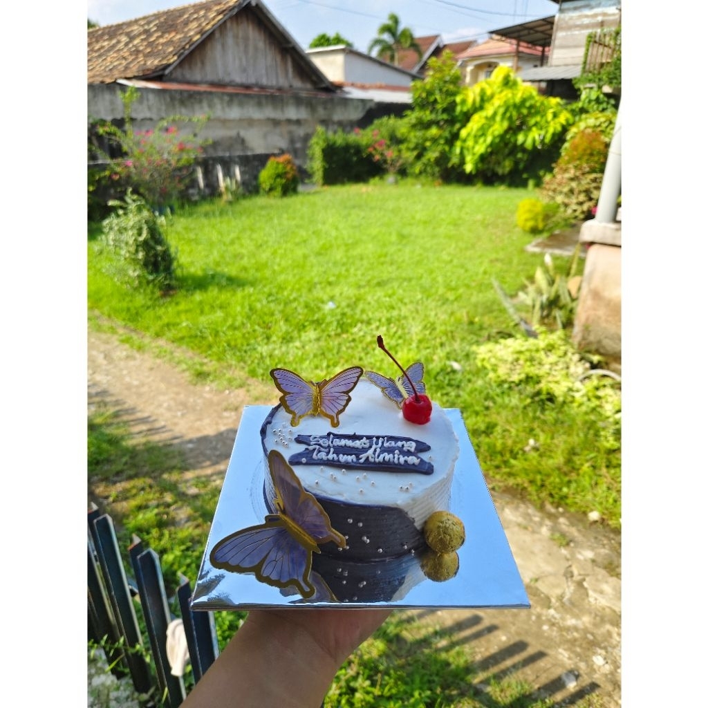 

Kue ulah 12cm tema kupu-kupu