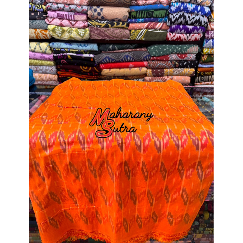 kain meteran sutra sengkang motif ikat