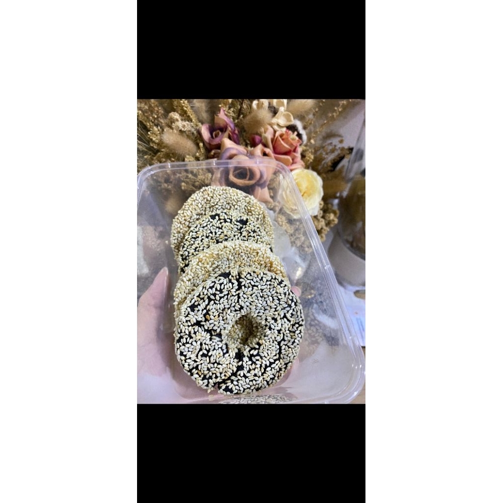 

DONAT PISANG KETAN HITAM DONAT PISANG KETAN HITAM