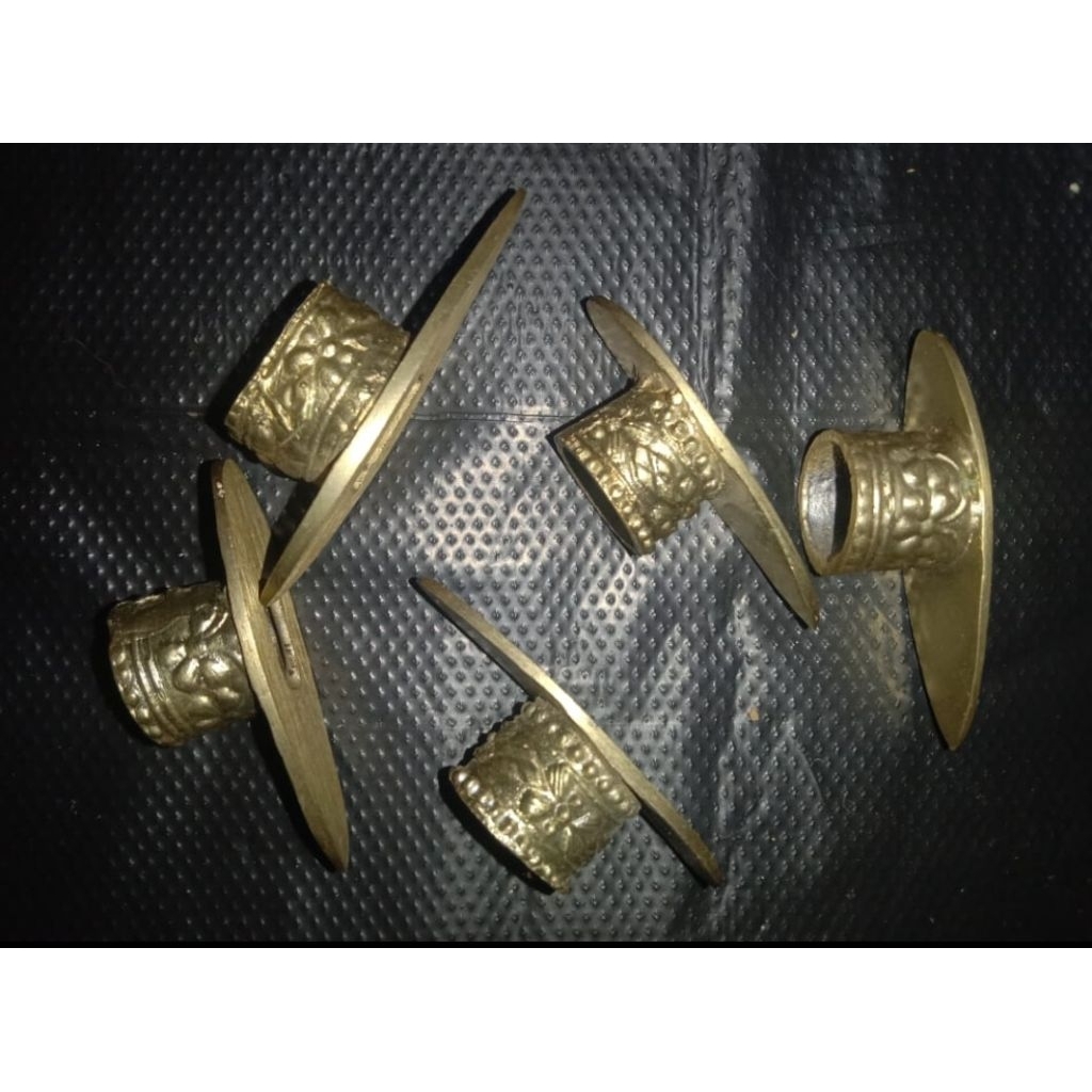 SELUT / SLUT / RING PISAU