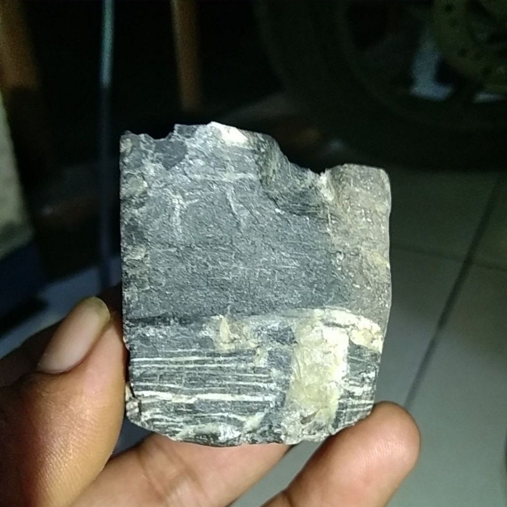 Batu fosil kayu hitam dof langka bisa menyala tespen