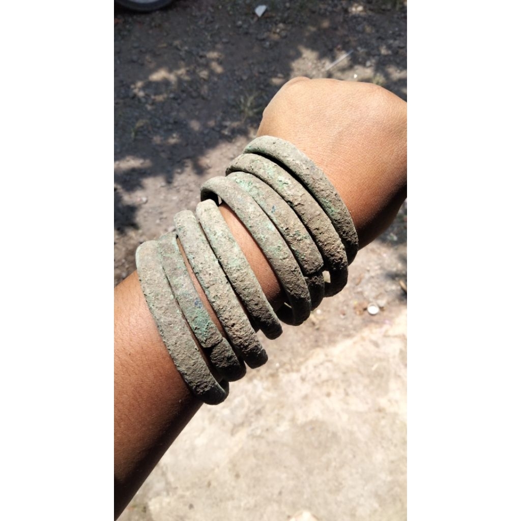 gelang perunggu antik kuno