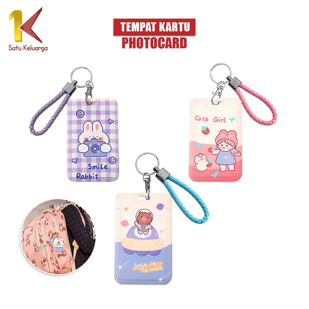 

EC Satu Keluarga ID Card Holder Motif Karakter Lucu C1240 Tempat Kartu Akses Kantor MRT Busway Lanyard