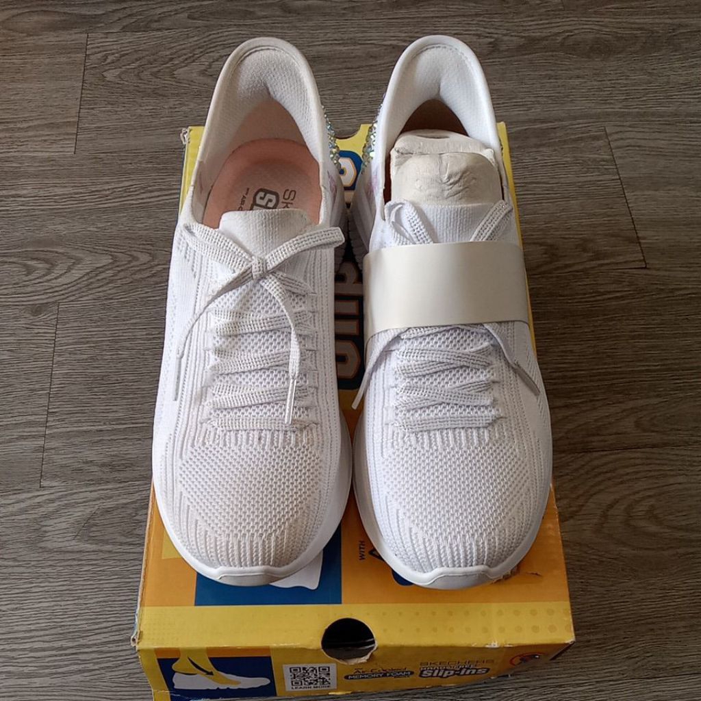 Sepatu skechers 150175/wht Ex display