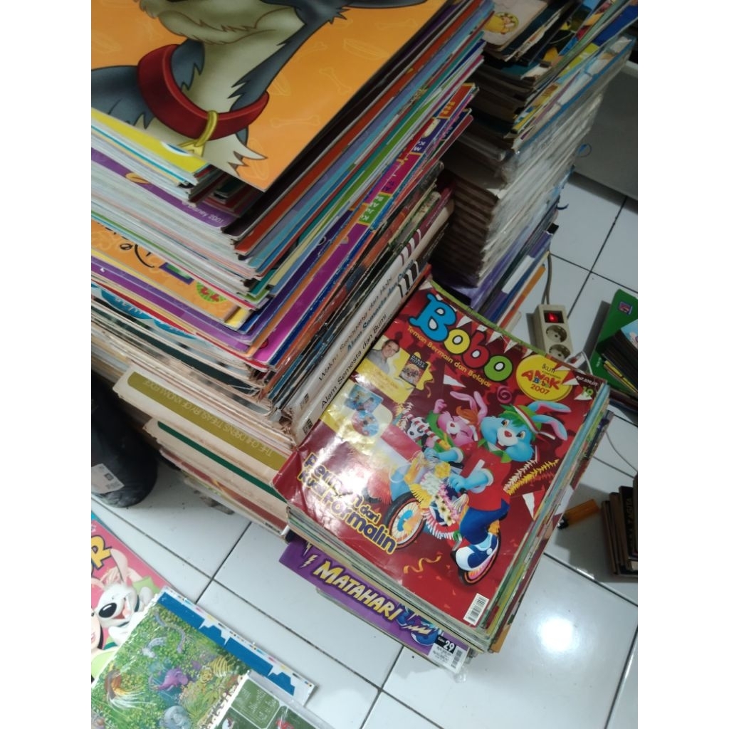 Majalah Anak Pengetahuan Majalah BOBO, Majalah DISNEY JUNIOR, Majalah BEE Magazine harga 5 pcs (Rand