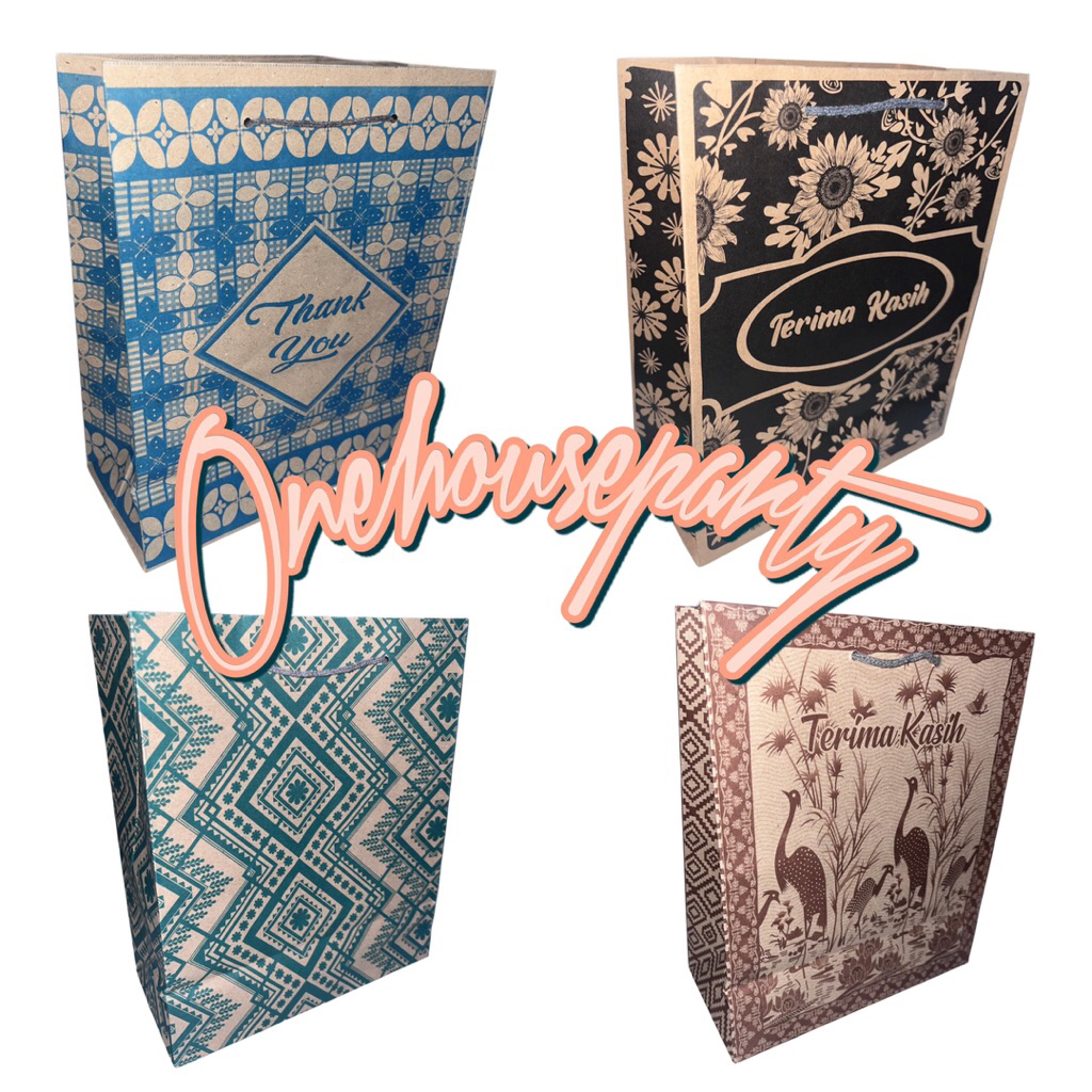 

Paper bag batik motif 25 cm x 20 cm x 10 cm tas souvenir paperbag goodie bag kecil one house party