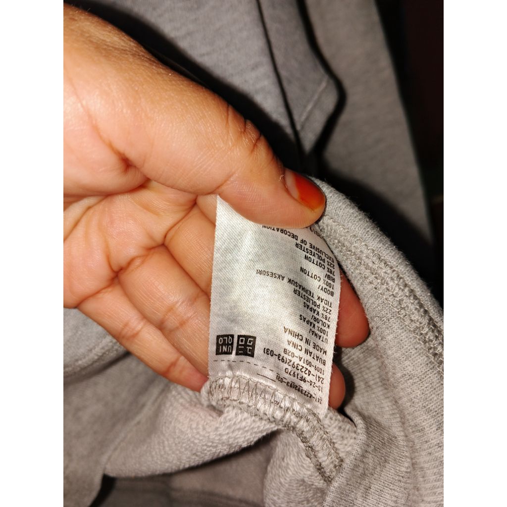 atasan UNIQLO wanita