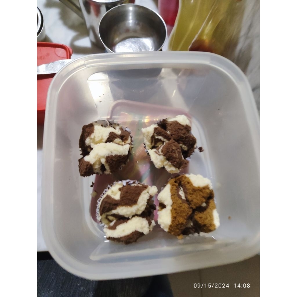 

kue bolu kukus (kue mangkok). Baca deskripsi