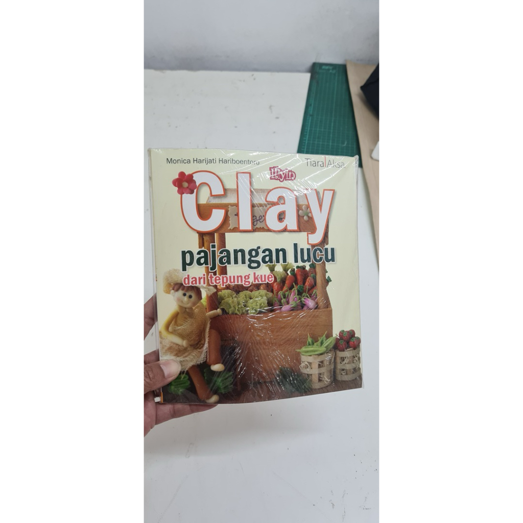

Buku clay, buku cara membuat clay, tutorial clay