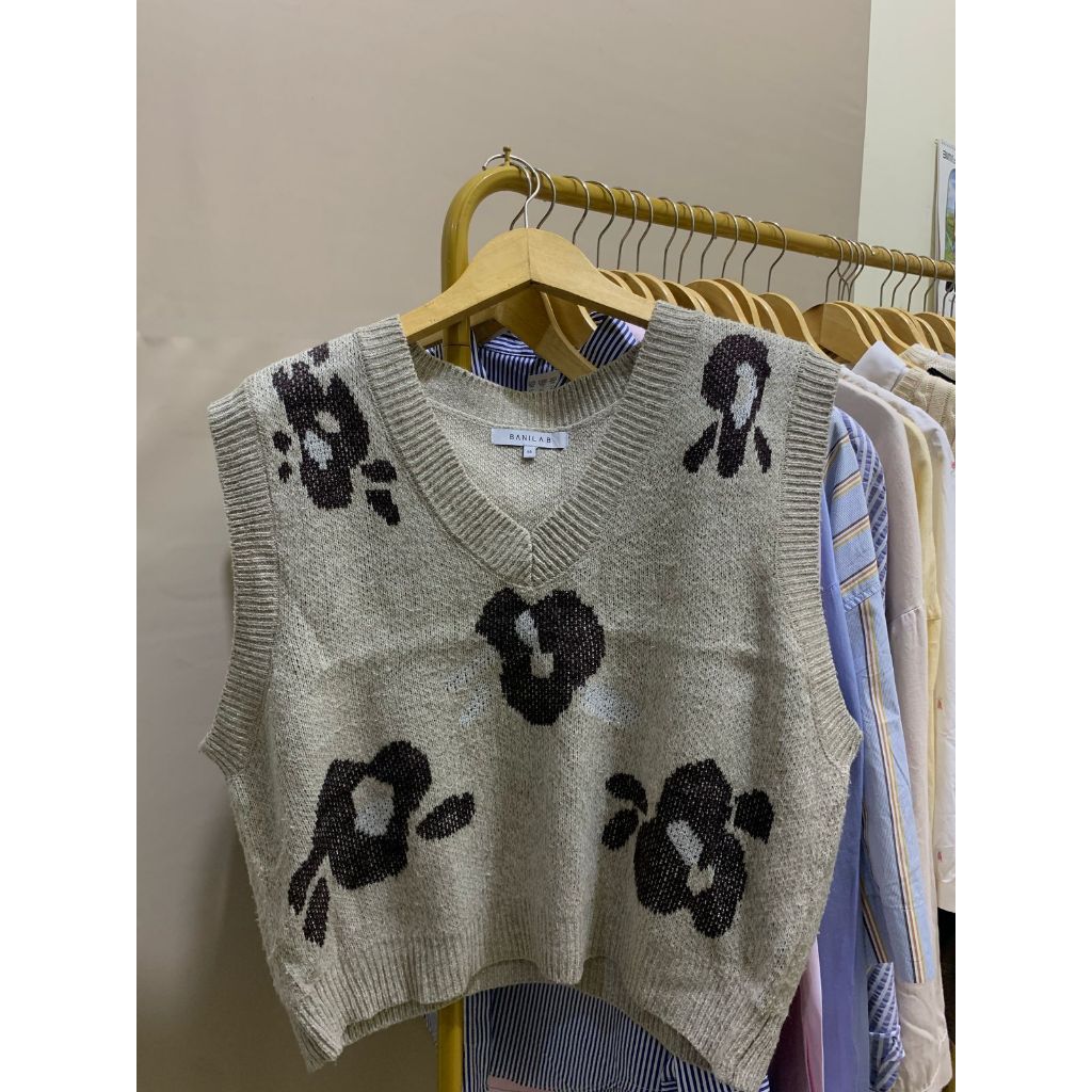 Vest Rajut Motif Bunga Wanita – Outer Knit Floral Lucu & Kekinian