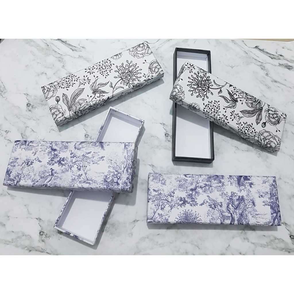 

[3Sisters] Hardbox berbagai ukuran (Daun 8 x 8 x 3, Gold 10 x 10 x 3, Panjang 16 x 5 x 2,5)