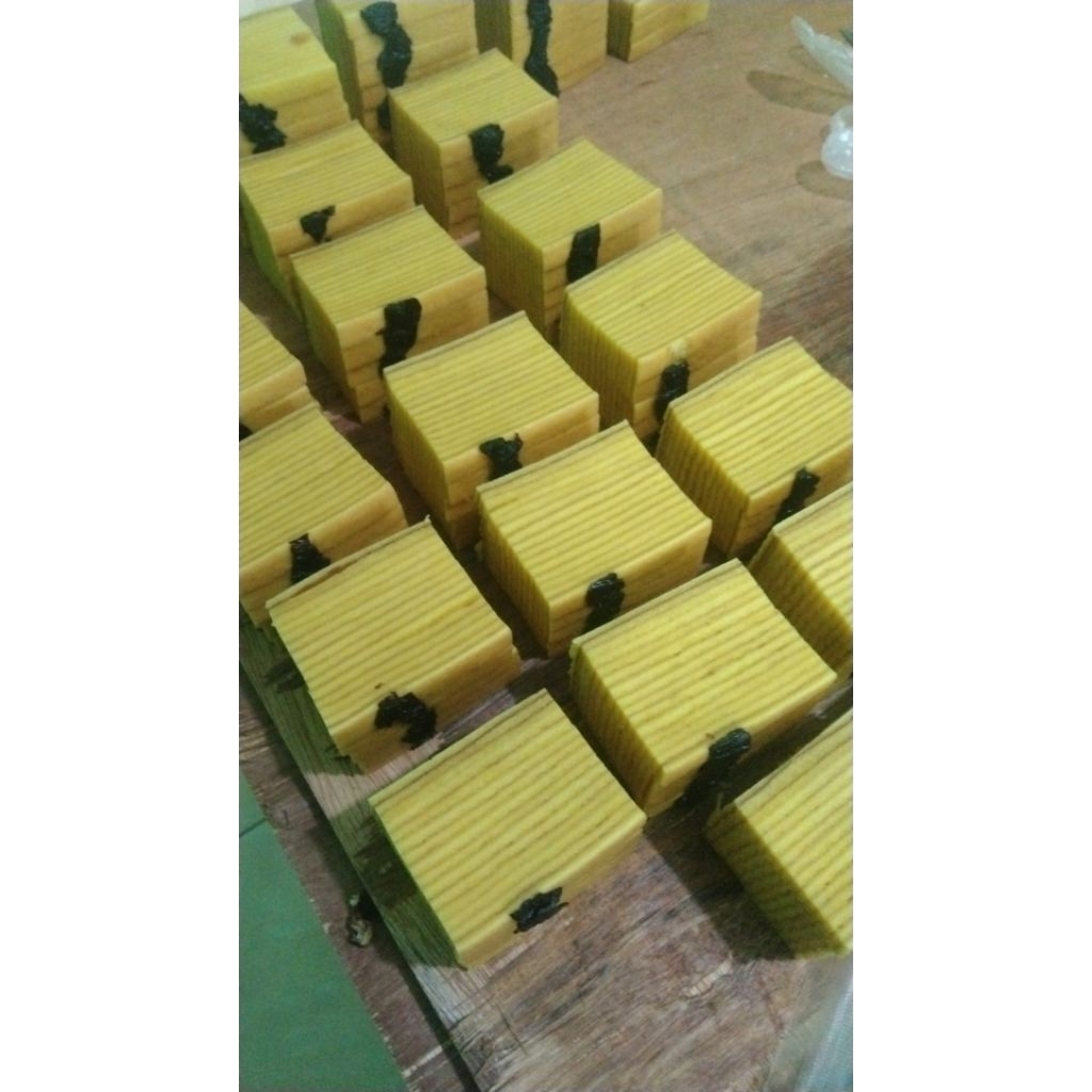 

potongan kue lapis legit terlaris bisa cod ukuran 250 grm