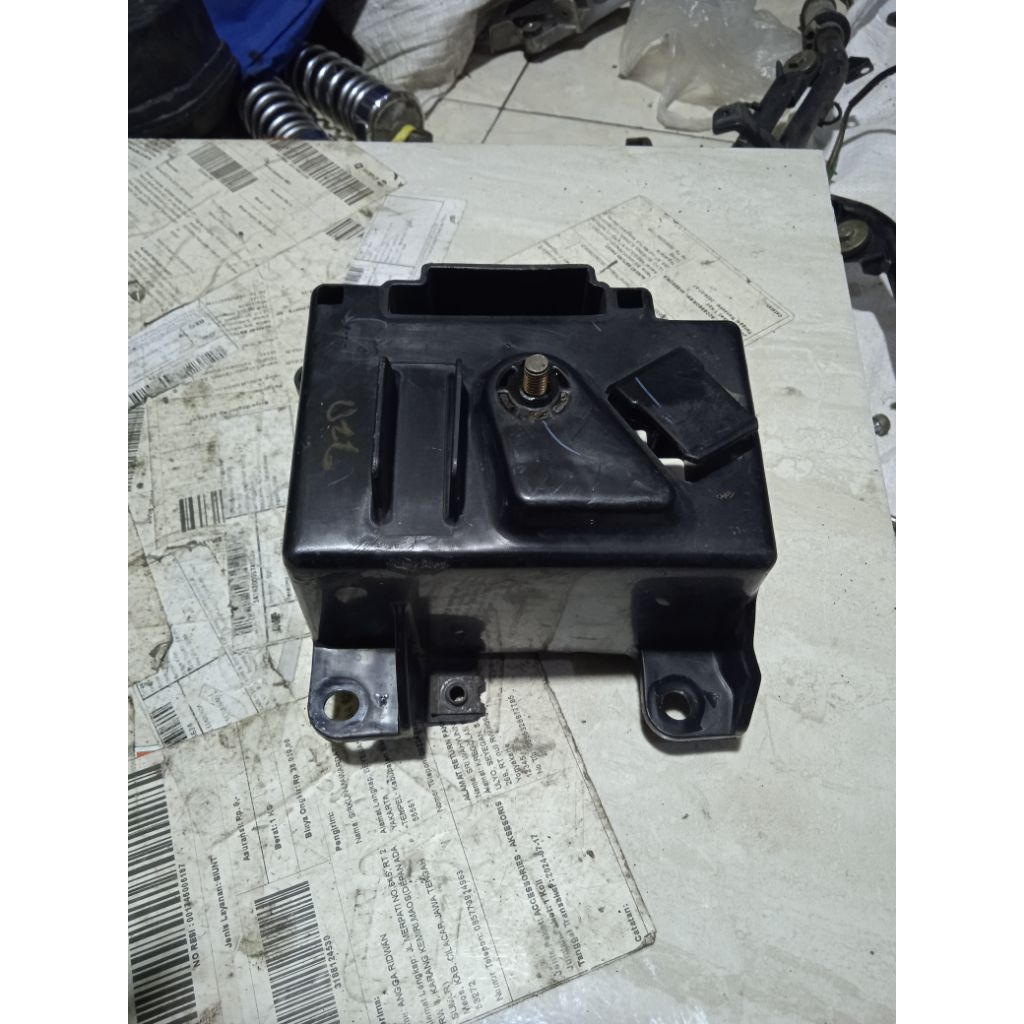 box aki Honda Supra 125 helm in original