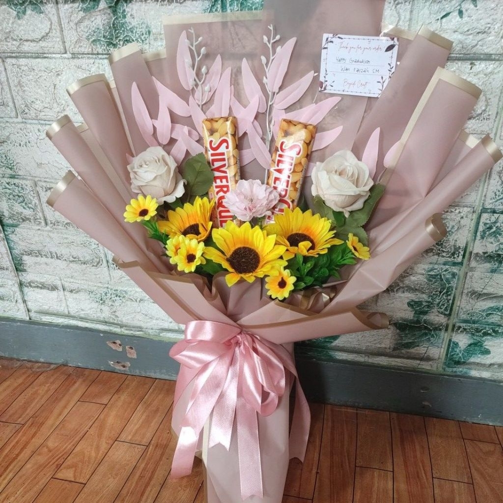 bucket bunga matahari dan silverqueen bucket wisuda bucket matahari