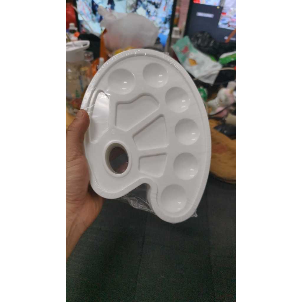 

piring palet bazic ukuran sedang ( model senima ada lubang jempol) warna putih ( plastik)