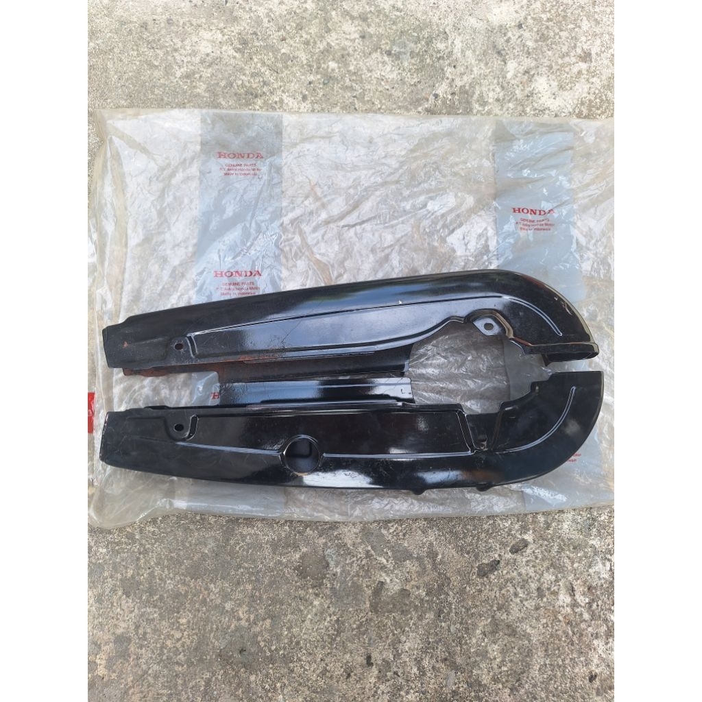 katengkas tutup rante honda cb100 k4 k5 gl100 gl125 cg110 cg 125 hitam original nos