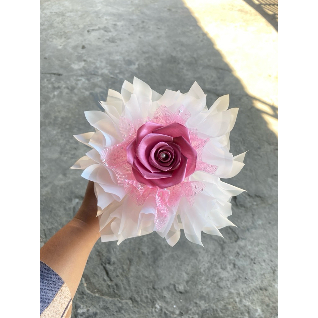 

Mini round bouquet pita satin