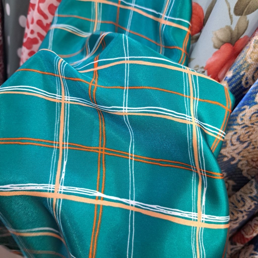 kain bahan satin silk | kain satin silk premium | satin silk luxury motif kotak kotak | kain satin p