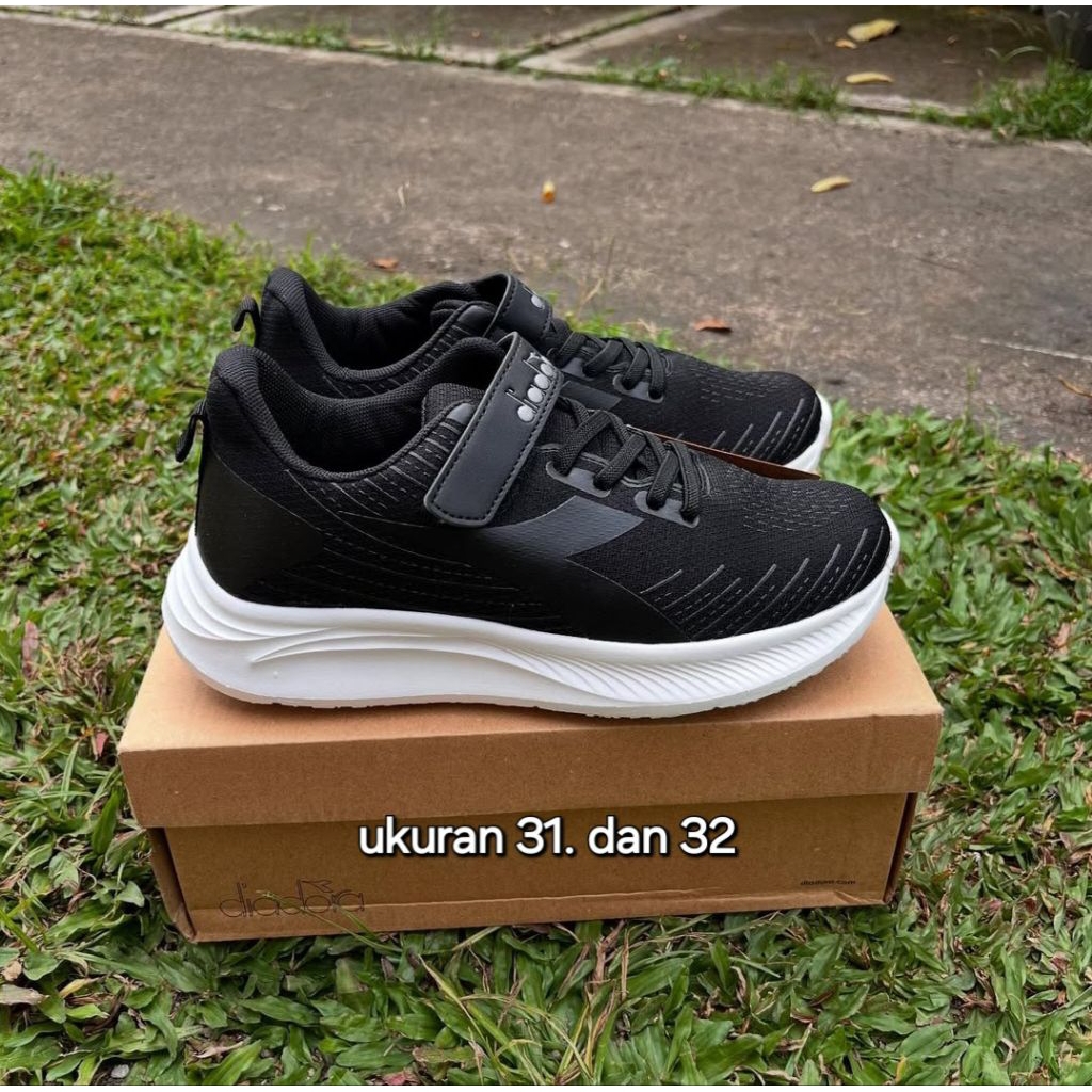 sepatu anak cowok sport diadora original warna hitam