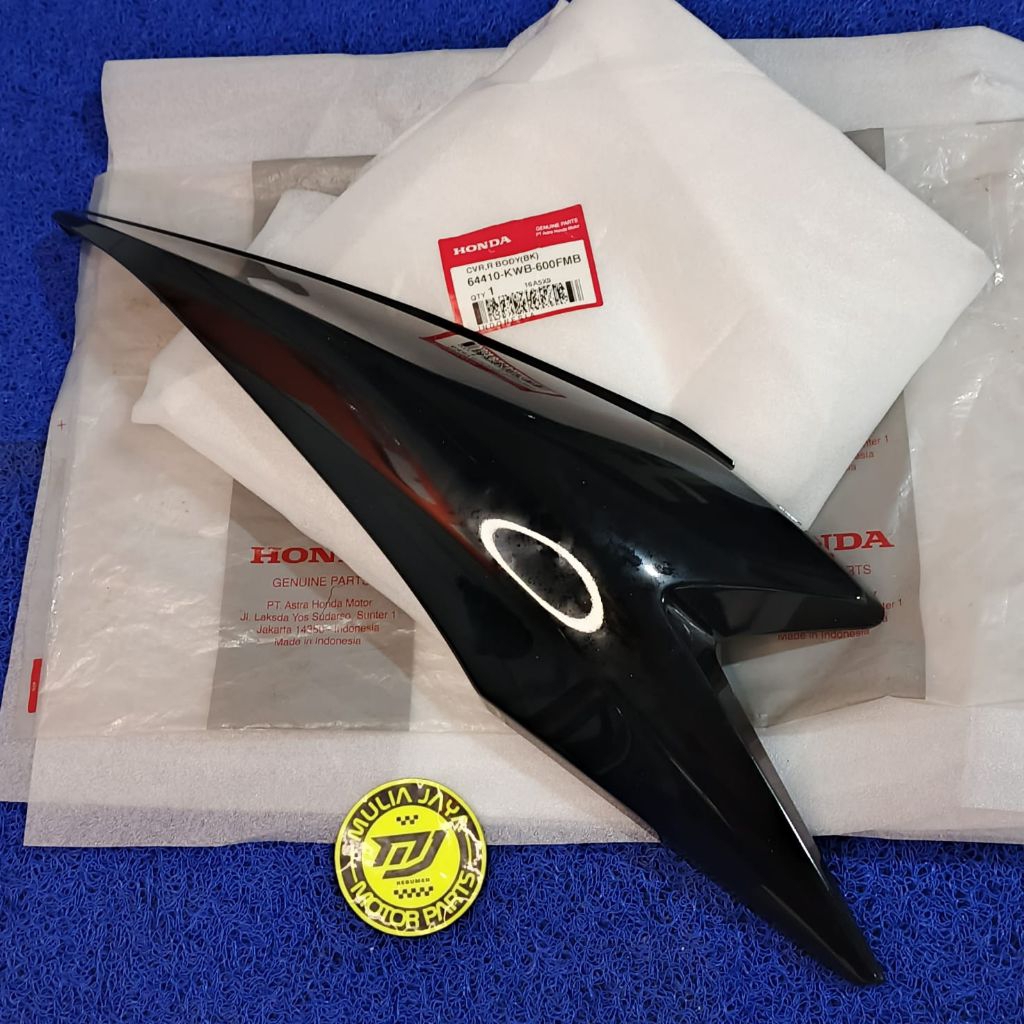 COVER BODY BODI BELAKANG KANAN ATAU COVER R BODY (BK) HONDA BLADE 110 OLD LAMA HITAM ORIGINAL AHM 64